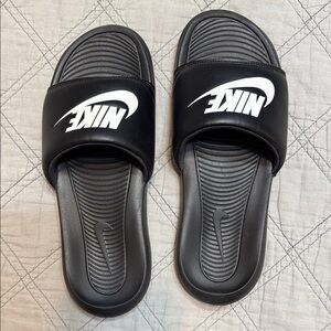 Nike slides black size 10 women’s